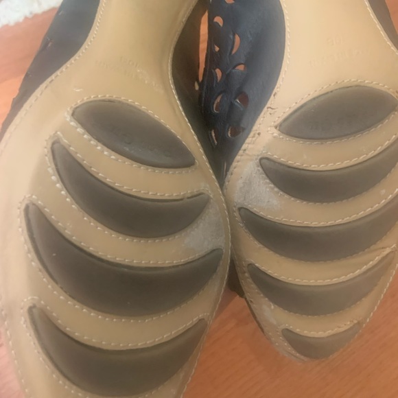 Paco Gil Black, Eyelet Leather, Kitten Heels - Picture 5 of 6